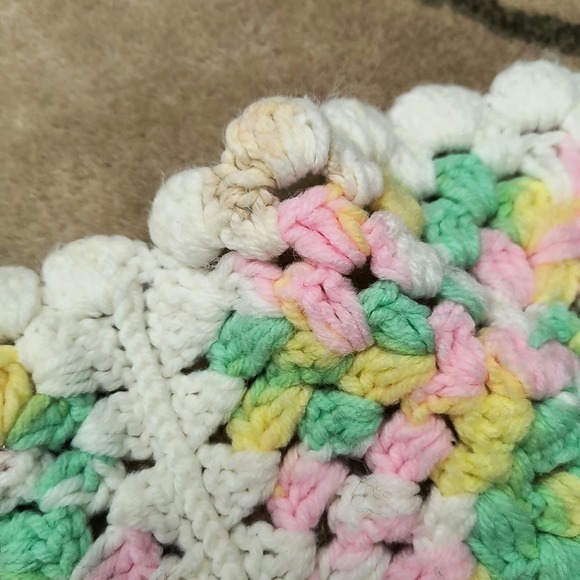 VTG Handmade Baby Square Blanket Verigated Pastel Trimmed Edges - Picture 4 of 4